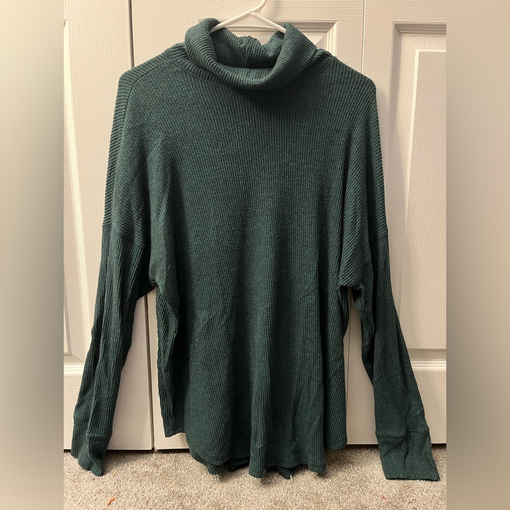 American Eagle Large Teal Turtle Neck Long Sleeve